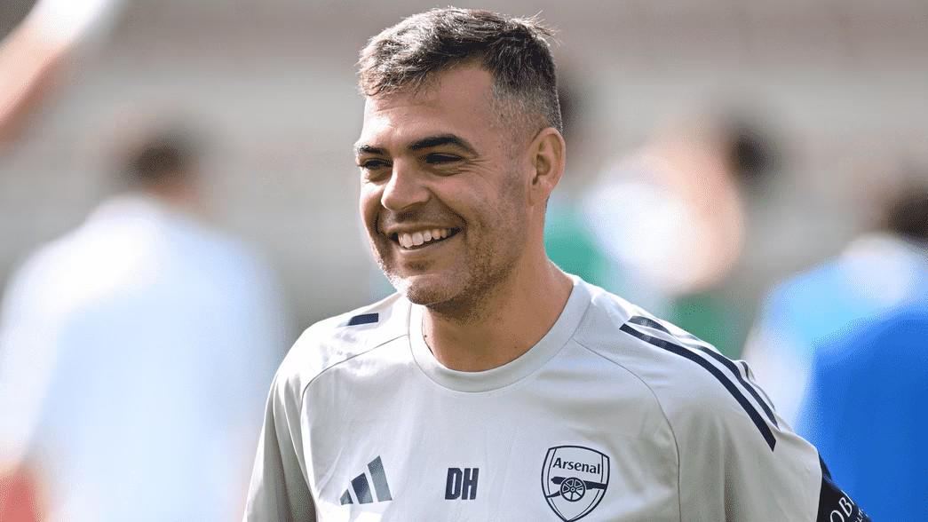 ue, 青年联赛揭, 程与成年队 ue, 青年联赛揭, 程与成年队