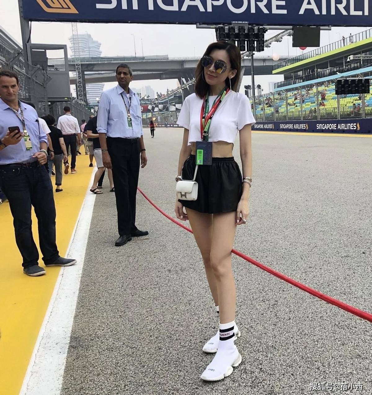 em, 款的黑色热 em, 款的黑色热