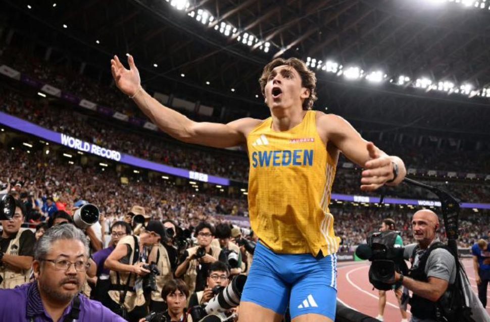 还跑到场边 还跑到场边